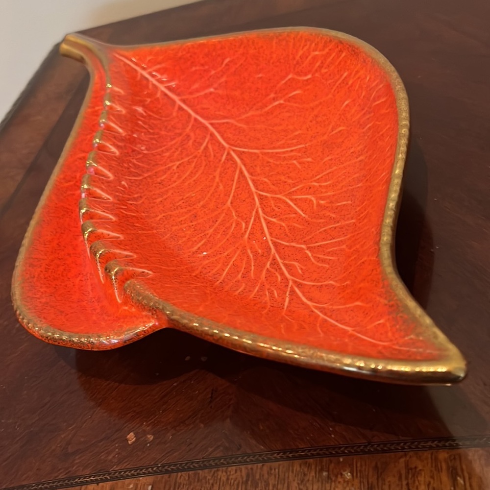 Vintage MCM Orange Leaf Shape Ashtray With Gold Flecks - Picture 4 of 9
